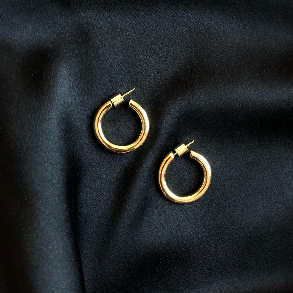 Jennifer Fisher gold hoops